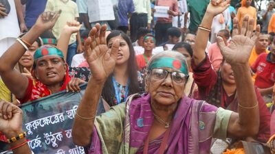 মামলায় সাক্ষী হিসেবে উল্লেখ করা হয়েছে স্থানীয় একটি মসজিদের ধর্মীয় পাঠ করা মহম্মদ জুবায়ের হোসেন। তিনি নিজে অবশ্য দাবি করেন, তিনি প্রত্যক্ষদর্শী নন। এদিকে মামলাকারী মসজিদের ইমাম নিজেও ঘটনার প্রত্যক্ষদর্শী নন। এর থেকেই 'ভুয়ো অভিযোগের' দাবির বিষয়টি আরও জোরদার হচ্ছে। তবে তদন্ত শুরুর আগেই এক পুলিশ অফিসার এই বিষয়ে যা সব বলেছেন, তা নিয়ে বিতর্ক চরমে।  