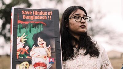 বিদেশে বসবাসরত এই বাংলাদেশির আজব দাবি, লালমনিরহাটের ঘটনায় নাকি ভারতীয় সংস্থা রিসার্চ অ্যান্ড অ্যানালিসিস উইং বা র'এর যোগ আছে। এদিকে বাংলাদেশিদের ইসকনের বিরুদ্ধে ক্ষেপিয়ে দিতে তিনি আরও অভিযোগ করেছেন, এই ঘটনায় ধৃত বাবা এবং ছেলেরা ইসকনের ভক্ত। এমনকী এই বাবা-ছেলেকে 'র এজেন্ট' অভিহিত করেছেন ইলিয়াস হোসেন। এই ইলিয়াস হোসেনের বিরুদ্ধে বাংলাদেশে ধর্ষণের অভিযোগ রয়েছে। এদিকে আমেরিকাতে রয়েছে প্রতারণার অভিযোগ।   
