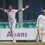 আর সেই পরিস্থিতিতে ১১২ নম্বর টেস্ট হারের মুখে দাঁড়িয়ে আছে বাংলাদেশ। এখনও পর্যন্ত ১১১টি টেস্টে হেরে গিয়েছে। ২৫ বছরে জিতেছে মোটে ২৩টি টেস্ট। আর ন'টি জয় এসেছে জিম্বাবোয়ের বিরুদ্ধে। ওয়েস্ট ইন্ডিজের বিরুদ্ধে পাঁচটি টেস্ট জিতেছে। আফগানিস্তান, অস্ট্রেলিয়া, ইংল্যান্ড এবং আয়ারল্যান্ডের বিরুদ্ধে একটি করে টেস্টে জয়লাভ করেছে। নিউজিল্যান্ড এবং বাংলাদেশকে হারিয়েছে দুটি টেস্টে। (ছবি সৌজন্যে এপি)