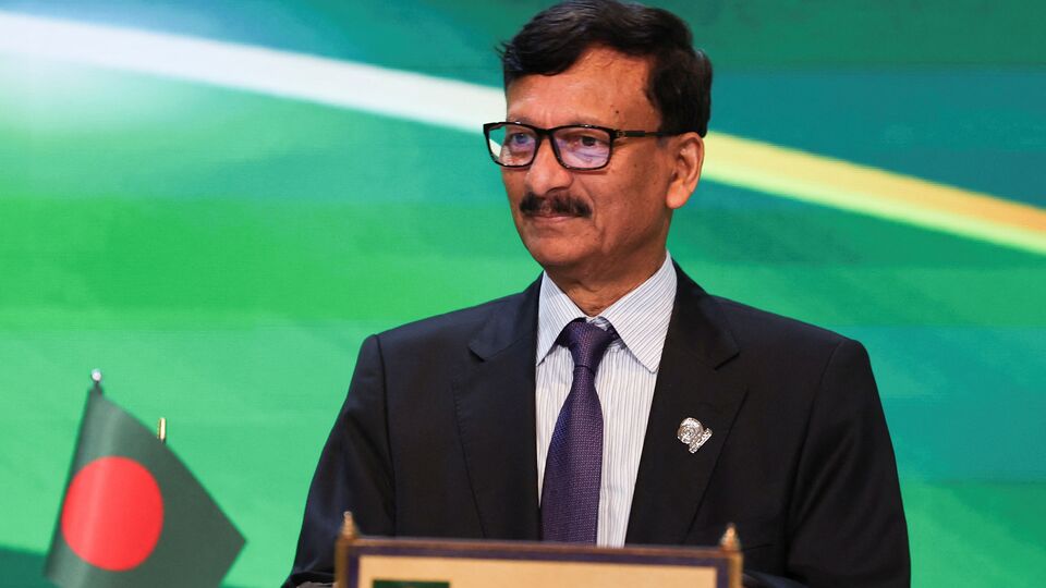 চিনের কুনমিংয়ে পাকিস্তান, বাংলাদেশ এবং চিনের বিদেশ মন্ত্রকের ত্রিপাক্ষীয় বৈঠক হয়েছে। এই তিনটি দেশই ভারতের প্রতিবেশী। বর্তমানে এই তিনটি দেশ আর যাই হোক, ভারতের মিত্র নয়। এই আবহে এদেন বৈঠক নিয়ে ভারতের দৃষ্টিভঙ্গি এবং বক্তব্য নিয়ে কৌতুহল তৈরি হয়েছিল। এবং এই আবহে ২৬ জুন ভারতের বিদেশ মন্ত্রকের মুখপাত্র রণধীর জয়সওয়ালকে এই নিয়ে প্রশ্ন করা হয়েছিল। (REUTERS)