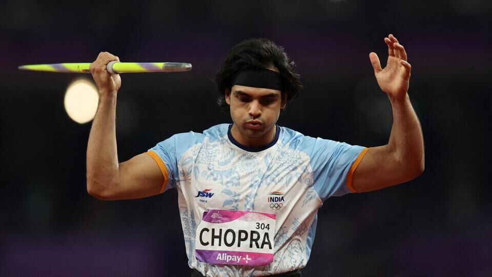 এই বছর পচেফস্ট্রুমে একটি আমন্ত্রণমূলক মিট দিয়ে নিজের মরশুম শুরু করেছিলেন নীরজ। সেখানে তিনি ৮৪.৫২ মিটার নিক্ষেপ করে সোনা জিতেছিলেন। এরপর দোহায় ডায়মন্ড লিগের উদ্বোধনী ম্যাচে ৯০.২৩ মিটার থ্রো করে প্রথমবার ৯০ মিটারের মাইলফলক স্পর্শ করেন তিনি। তবে সেদিন মাইলফলক ছোঁয়া সত্ত্বেও তাঁকে ওয়েবারের কাছে হারতে হয়েছিল এবং দ্বিতীয় স্থান নিয়ে সন্তুষ্ট থাকতে হয়েছিল। (HT_PRINT)