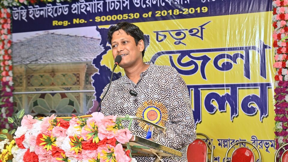সংগ্রামী যৌথ মঞ্চের মুখ্য আহ্বায়ক ভাস্কর ঘোষ বলেন, ‘রাজ্য সরকারের চরিত্র অনুযায়ী, আমাদের হতাশ হওয়ার কিছু নেই। (রাজ্য সরকার যে) এই আবেদন (করেছে), তা ২৫ শতাংশ বকেয়া ডিএ মেটানোর নির্দেশের উপরে বা এই মামলায় কোনও প্রভাব পড়বে বলে মনে করি না। রাজ্যের কিছু বক্তব্য থাকলে তা সুপ্রিম নির্দেশের চার সপ্তাহের মধ্যেই আদালতকে জানাতে হত।’ (ফাইল ছবি, সৌজন্যে ফেসবুক)