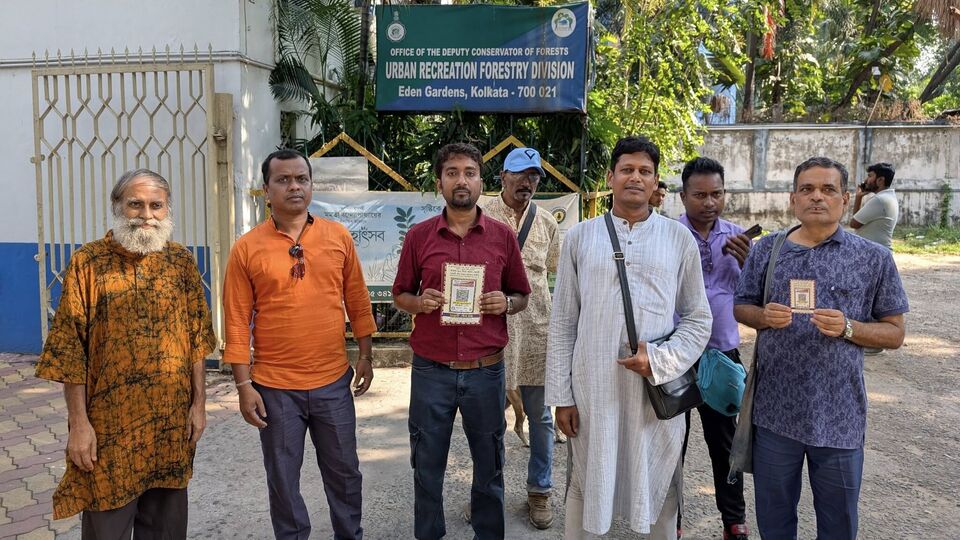 সেইসঙ্গে রাজ্য সরকারি কর্মচারী সংগঠনের তরফেও পদক্ষেপ করা হচ্ছে বলে জানিয়েছেন সংগ্রামী যৌথ মঞ্চের মুখ্য আহ্বায়ক। তিনি বলেছেন, ‘সুপ্রিম কোর্টের নির্দেশ অবিলম্বে কার্যকর করার জন্য সংগ্রামী যৌথ মঞ্চের তরফে (রাজ্য সরকারের) মুখ্যসচিব এবং অর্থ সচিবকে আদালত অবমাননার আইনি নোটিশ দেওয়া হচ্ছে।’ (ফাইল ছবি, সৌজন্যে ফেসবুক)