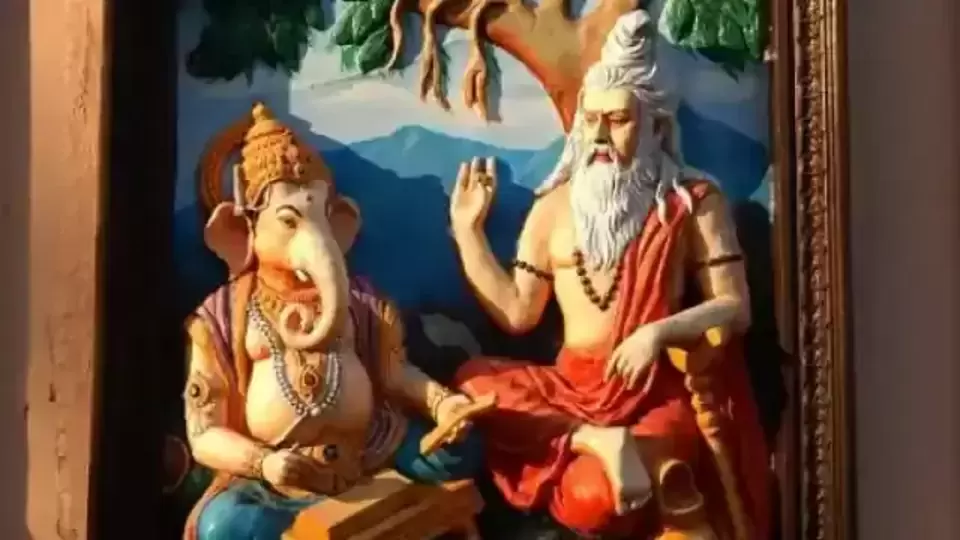 মুদ্গল জ্যোতিষ কেন্দ্রের বিখ্যাত জ্যোতিষী আচার্য পণ্ডিত নন্দকিশোর মুদ্গল বলেন যে আষাঢ় মাসের পূর্ণিমা তিথি গুরু পূর্ণিমা হিসেবে পালিত হয়। শাস্ত্র অনুসারে, চার বেদের স্রষ্টা বেদব্যসের জন্ম এই দিনে। মহর্ষি বেদব্যাস মানবজাতিকে বেদের জ্ঞান দিয়েছিলেন। এই কারণে, এই দিনটি মহর্ষি বেদব্যাসের জন্মদিন হিসাবে পালিত হয়। এই দিনে, সকল মানুষের তাদের নিজ নিজ গুরুদের পুজো করা উচিত।