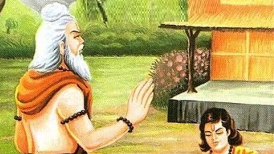 জ্যোতিষীরা বলেন যে ভারতে গুরুদের ব্রহ্মা, বিষ্ণু এবং মহেশের মর্যাদা দেওয়া হয়েছে। তাই, গুরু পূর্ণিমার দিনে, সকালে স্নান করে গুরু বা পিতামাতার পুজো করা উচিত। এর সঙ্গে, গুরু দক্ষিণারও ব্যবস্থা করা উচিত। এটি করলে জীবনে সর্বদা সুখ এবং সমৃদ্ধি বজায় থাকবে।