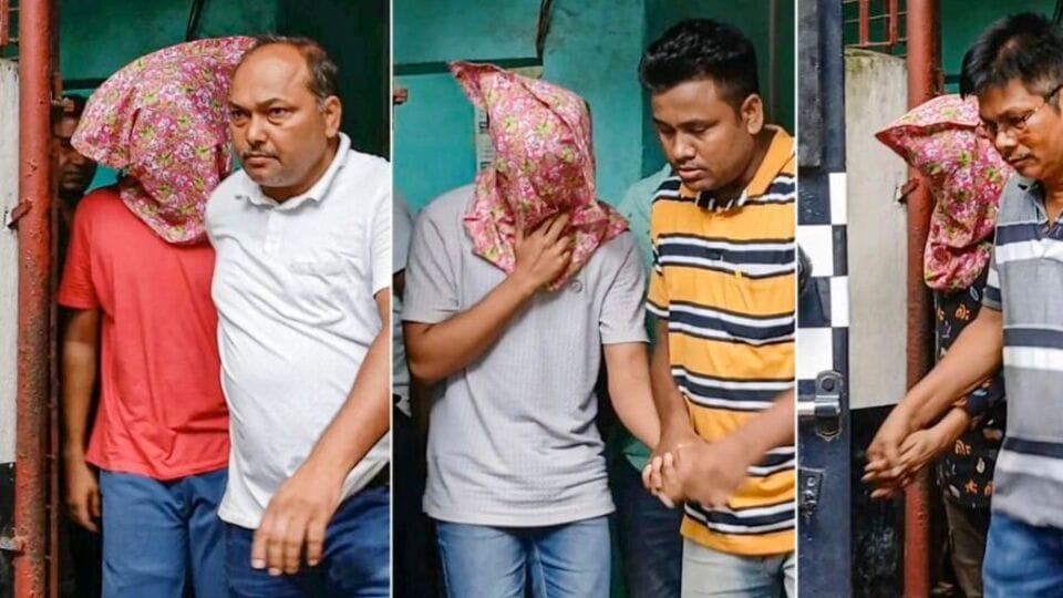 পুলিশ জানিয়েছে, বৃহস্পতিবার কলকাতার তালবাগান ক্রসিংয়ের কাছ থেকে মিশ্র ও আহমেদকে গ্রেফতার করা হয়, এবং সেই রাতেই প্রমিত মুখোপাধ্যায়কে তার বাড়ি থেকে তুলে নিয়ে যাওয়া হয়। তাদের মোবাইল ফোনও বাজেয়াপ্ত করা হয়েছে। তদন্ত চালিয়ে যাওয়ার জন্য অভিযুক্তদের পুলিশি হেফাজতে নেওয়ার আবেদন জানিয়ে আদালতে হাজির করা হয়েছিল। 