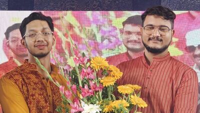 মীনাক্ষীকে আক্রমণ শানিয়ে তৃণমূলের তথ্যপ্রযুক্তি সেলের প্রধান বলেন, ‘একই ভাষা ব্যবহার করে পাল্টা প্রত্যুত্তর দেওয়া শুরু করব আমরা? সিপিএমের প্রাক্তন প্রত্যেকটা মুখ্যমন্ত্রী, প্রত্যেকটা প্রাক্তন মন্ত্রী, বর্তমান দলের মাথারা.. প্রত্যেকের নামের সঙ্গে একই বিশেষণ যুক্ত করে ভিডিয়ো করা শুরু করুক আমাদের কর্মীরা? কিন্তু না.. এসব শিক্ষা আমরা পাইনি।’ (ফাইল ছবি, সৌজন্যে ফেসবুক Debangshu Bhattacharya Dev) 
