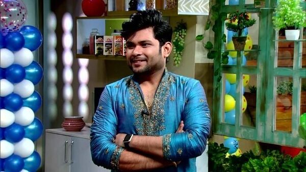 ছোটপর্দায় দেখা যাবে! গান ছেড়ে তবে কি এবার অভিনয়ের পথে হাঁটছেন অনীক ধর? ছোটপর্দায় দেখা যাবে! গান ছেড়ে তবে কি এবার অভিনয়ের পথে হাঁটছেন অনীক ধর?