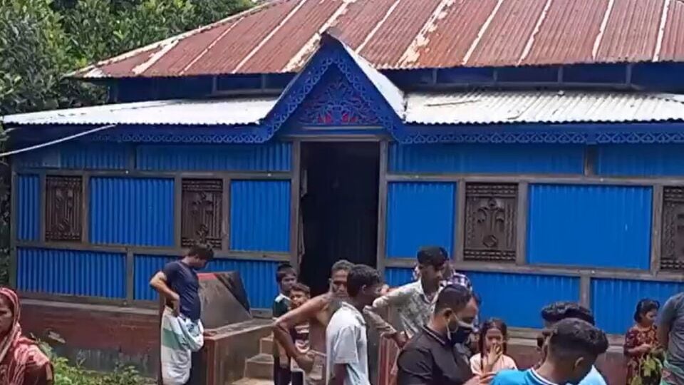 পরে প্রতিবেশী এক মহিলা অনেক আওয়াজ পেয়ে এলাকার লোকজনকে ডেকে নিয়ে আসে। ফজর আলিকে ধরে ফেলে স্থানীয়রা। সেখান থেকে ফজরকে হাসপাতালে নিয়ে যাওয়া হয়। সেখান থেকে সে পালিয়েও যায়। পরে রবিবারে ঢাকা থেকে গ্রেফতার করা হয়েছে তাকে। 