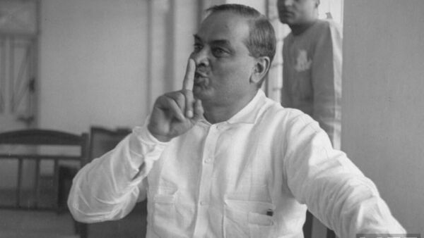 তাঁকে নিয়ে আজও মুখে মুখে ফেরে এই কাহিনি, কুইনাইনের বিকল্পও খুঁজে পান বিধান রায় তাঁকে নিয়ে আজও মুখে মুখে ফেরে এই কাহিনি, কুইনাইনের বিকল্পও খুঁজে পান বিধান রায়