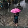 শনিবার বীরভূম, মুর্শিদাবাদ ও নদিয়া এবং রবিবার পুরুলিয়া, বাঁকুড়া, পূর্ব বর্ধমান ও পশ্চিম বর্ধমানের একটি বা দুটি অংশে ভারী বৃষ্টি হবে। যেদিন যে জেলায় ভারী বৃষ্টি হবে, সেদিন সেখানে হলুদ সতর্কতা জারি করা হয়েছে। বাকি জেলাগুলির অধিকাংশ জায়গায় বজ্রবিদ্যুৎ-সহ হালকা থেকে মাঝারি বৃষ্টি হবে। ওই জেলাগুলিতে কোনও সতর্কতা জারি করা হয়নি। (ছবি সৌজন্যে এপি)