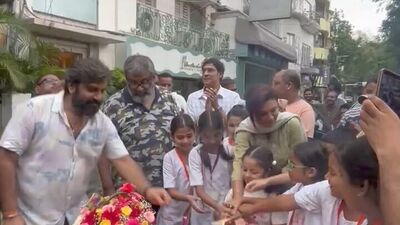 দুই কৌশিকের উপস্থিতিতে জন্মদিন উদযাপন করলেন জয়া