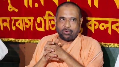 উল্লেখ্য, সম্প্রতি কার্তিক মহারাজের নামে এবার গুরুতর অভিযোগ করেন এ মহিলা। অভিযোগকারীর দাবি, পদ্মশ্রীপ্রাপ্ত ভারত সেবাশ্রম সংঘের এই সন্ন্যাসী নাকি চাকরি দেওয়ার নামে তাঁর সঙ্গে সহবাস করেছেন। এই আবহে মুর্শিদাবাদ জেলার নবগ্রাম থানায় ধর্ষণের অভিযোগ দায়ের করা হয়েছে স্বামী প্রদীপ্তানন্দ ওরফে কার্তিক মহারাজের বিরুদ্ধে।  