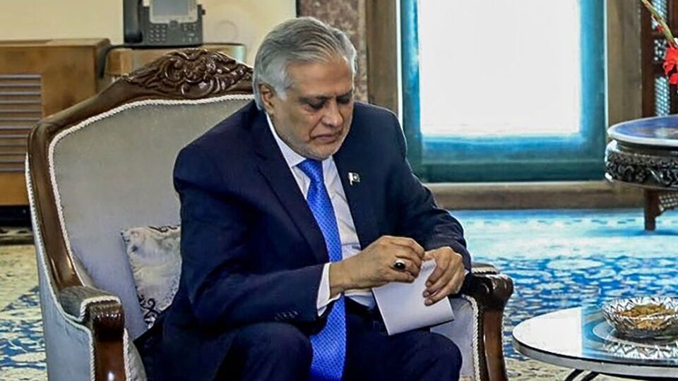 তবে ৩০ জুন ইসলামাবাদে এক অনুষ্ঠানে দার দাবি করেন, পরমাণু যুদ্ধের হুমকির মধ্যেও ভারত সীমিত আকারে যুদ্ধের বিপজ্জনক নীতি অব্যাহত রাখলেও পাকিস্তানকে ভয় পাওয়াতে পারবে না তারা। পাকিস্তান ভারতকে একের পর এক জবাব দিয়েছে, যা পাকিস্তানের প্রতিষ্ঠিত নিউ নর্মাল। তিনি বলেন, চার দিনের যুদ্ধের ফলাফল আবারও এই বাস্তবতা তুলে ধরল যে, ভারত পাকিস্তানকে ভয় দেখাতে বা বাধ্য করতে পারবে না।' (AFP)