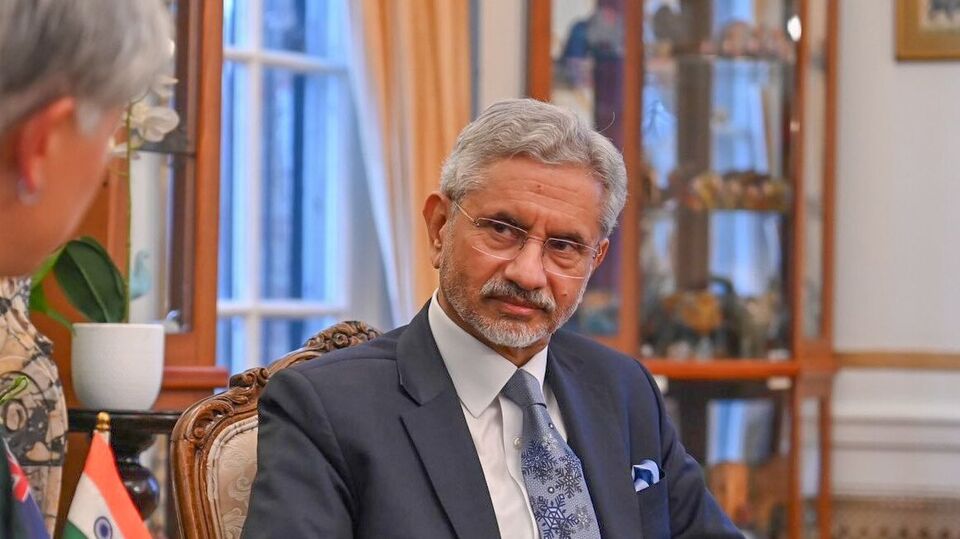  এরপরই তাঁর বক্তব্যে উঠে আসে সন্ত্রাস প্রসঙ্গ। পাকিস্তানের নাম না করে জয়শংকর শুরুতেই বলেন,'কিছু কথা সন্ত্রাস নিয়ে।' এর সঙ্গে তিনি বলেন,' বিশ্বকে অবশ্যই জিরো টলারেন্স প্রদর্শন করতে হবে। ভুক্তভোগী এবং অপরাধীদের কখনওই সমানভাবে বিবেচনা করা উচিত নয়।' '(Senator Penny Wong - X)