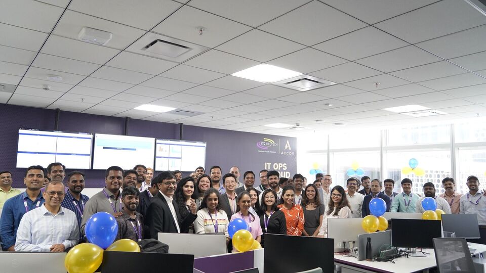 আইটিসি ইনফোটেক যে কলকাতাকে নিজেদের হৃদপিণ্ড করে তুলতে চাইছে, তা আগেই ঘোষণা করা হয়েছিল। বিশ্ব বঙ্গ বাণিজ্য সম্মেলনের আগে গত জানুয়ারিতে আইটিসির তরফে জানানো হয়েছিল, সার্বিকভাবে ভৌগোলিক অবস্থান, রাজ্য সরকারের সহায়তা এবং প্রচুর দক্ষ কর্মচারীর জন্য কলকাতাকে মধ্যমণি করে নিজেদের বহর বাড়নোর পরিকল্পনা করা হচ্ছে। (ছবিটি প্রতীকী, সৌজন্যে ফেসবুক ITC Infotech)