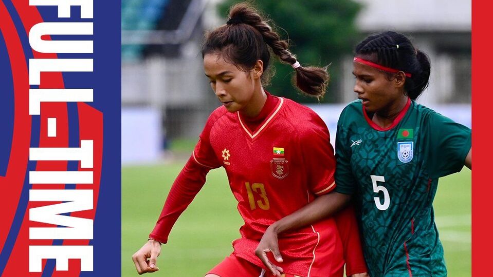 অন্যদিকে গ্রুপ 'সি'-র লড়াইয়ে মায়ানমারকে ২-১ গোলে হারিয়ে অস্ট্রেলিয়ার পথে এক পা বাড়িয়ে রাখল বাংলাদেশ। এর আগে কোনওদিন এএফসি এশিয়ান কাপের মূলপর্বে খেলেনি বাংলাদেশের মহিলা দল। এবার সেই সুযোগ চলে এসেছে। মায়ানমারের বিরুদ্ধে বাংলাদেশের হয়ে দুটি গোলই করেন ঋতুপর্ণা চাকমা। (ছবি সৌজন্যে, এক্স @afcasiancup)