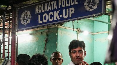 প্রসঙ্গত, গত ২৫ জুনের এই ঘটনায় কলকাতা পুলিশ ৯ সদস্যের বিশেষ তদন্তকারী দল (সিট) গঠন করে তদন্ত চালাচ্ছে। অভিযোগ দায়েরের কয়েক ঘণ্টা পরই মনোজিৎ মিশ্র সহ তিন অভিযুক্তকে গ্রেফতারও করা হয়েছে। পরে এই ঘটনায় গ্রেফতার করা হয়েছিল কলেজের নিরাপত্তারক্ষীকেও। জানা যায়, এই নিরাপত্তারক্ষীর ঘরেই গণধর্ষণ করা হয়েছিল সেই ছাত্রীকে।   (PTI)