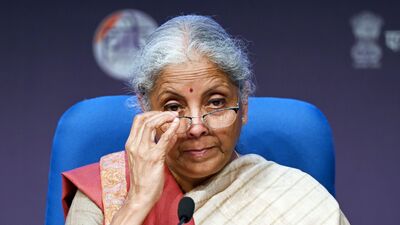 নির্মলা সীতারামন: কেন্দ্রীয় অর্থমন্ত্রী নির্মলা সীতারামনের নাম বিজেপির সর্বভারতীয় চিফের পদের জন্য ঘুরপাক খাচ্ছে বলে ‘লাইভ হিন্দুস্তান’কে জানিয়েছে এক সূত্র। উল্লেখ্য, ওই বর্ষীয়ান বিজেপি নেত্রীর শিকড় রয়েছে তামিলনাড়ুতে। তামিল আইয়েঙ্গার পরিবারে জন্ম নেওয়া নির্মলা জেএনইউ থেকে অর্থনীতির এমফিল ডিগ্রি সম্পন্ন করেছেন। এককালে দেশের প্রতিরক্ষা মন্ত্রী থাকা নির্মলা কর্ণাটকের রাজ্যসভা আসন থেকে সংসদের সদস্য। সদ্য তাঁর সঙ্গে জেপি নড্ডা ও বিজেপির সাধারণ সম্পাদক বিএল সন্তোষের দেখা হয়েছে বলে জানা যাচ্ছে। (Hindustan Times) নির্মলা সীতারামন: কেন্দ্রীয় অর্থমন্ত্রী নির্মলা সীতারামনের নাম বিজেপির সর্বভারতীয় চিফের পদের জন্য ঘুরপাক খাচ্ছে বলে ‘লাইভ হিন্দুস্তান’কে জানিয়েছে এক সূত্র। উল্লেখ্য, ওই বর্ষীয়ান বিজেপি নেত্রীর শিকড় রয়েছে তামিলনাড়ুতে। তামিল আইয়েঙ্গার পরিবারে জন্ম নেওয়া নির্মলা জেএনইউ থেকে অর্থনীতির এমফিল ডিগ্রি সম্পন্ন করেছেন। এককালে দেশের প্রতিরক্ষা মন্ত্রী থাকা নির্মলা কর্ণাটকের রাজ্যসভা আসন থেকে সংসদের সদস্য। সদ্য তাঁর সঙ্গে জেপি নড্ডা ও বিজেপির সাধারণ সম্পাদক বিএল সন্তোষের দেখা হয়েছে বলে জানা যাচ্ছে। (Hindustan Times)