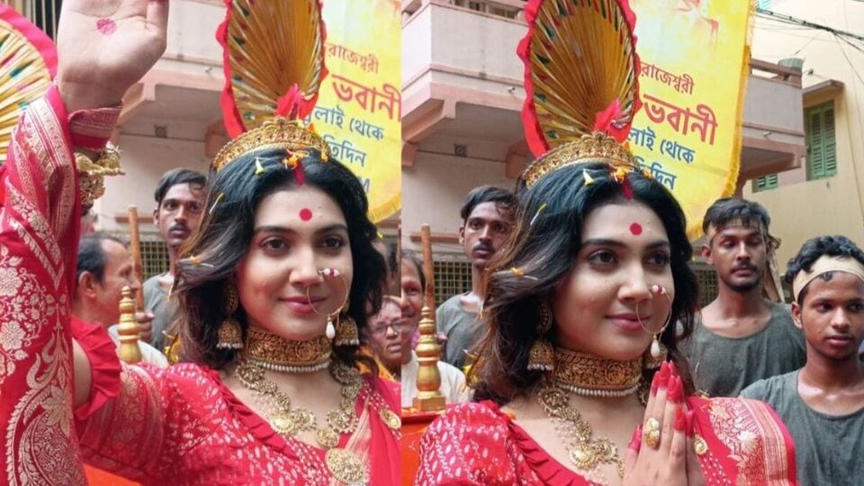 টুকটুকে লাল বেনারসী, মাথায় মুকুট, পালকী চড়ে শোভাযাত্রায় 'রাণী ভবাণী' রাজনন্দিনী!