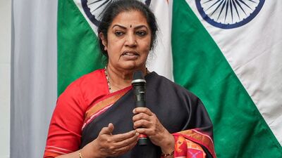 প্রাক্তন কেন্দ্রীয় মন্ত্রী তথা এনটি রামা রাওয়ের মেয়ে ডি পুরন্দেশ্বরী: ২০২৩ সালে তিনি অন্ধ্রপ্রদেশ বিজেপির প্রধান হয়েছেন। তিনি 'অপারেশন সিঁদুরের' পরে কূটনৈতিক মিশনেও অংশ নিয়েছেন। তাঁর বহুভাষিকতা এবং রাজনৈতিক উত্তরাধিকার তাঁকে একটি প্রভাবশালী দক্ষিণ ভারতীয় মুখ করে তুলেছে। (India in the UK - X) প্রাক্তন কেন্দ্রীয় মন্ত্রী তথা এনটি রামা রাওয়ের মেয়ে ডি পুরন্দেশ্বরী: ২০২৩ সালে তিনি অন্ধ্রপ্রদেশ বিজেপির প্রধান হয়েছেন। তিনি 'অপারেশন সিঁদুরের' পরে কূটনৈতিক মিশনেও অংশ নিয়েছেন। তাঁর বহুভাষিকতা এবং রাজনৈতিক উত্তরাধিকার তাঁকে একটি প্রভাবশালী দক্ষিণ ভারতীয় মুখ করে তুলেছে। (India in the UK - X)