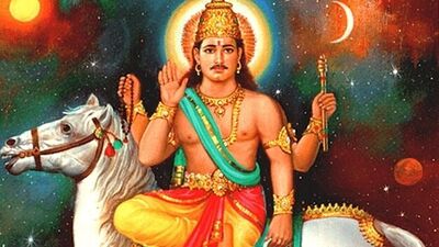 ৭ জুলাই শুক্র এবং যমের মধ্যে একটি শক্তিশালী রাজযোগ তৈরি হচ্ছে। অনুগ্রহ করে মনে রাখবেন যে শুক্র বর্তমানে বৃষ রাশিতে গোচর করছে এবং যম শনির মকর রাশিতে গোচর করছে। শুক্র ২৬ জুলাই পর্যন্ত বৃষ রাশিতে অবস্থান করবে।