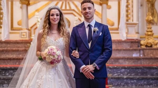 মৃত স্বামীকে চিহ্নিত করতে গিয়ে কার্যত মানসিক ভারসাম্য হারালেন জোটার স্ত্রী!