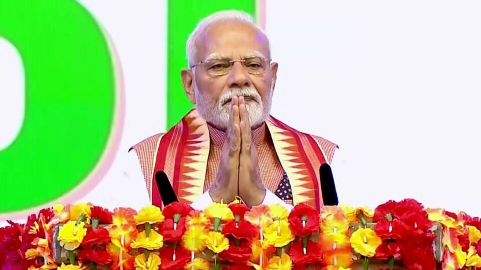 পশ্চিমবঙ্গে বিজেপির নতুন রাজ্য সভাপতি হয়েছেন শমীক ভট্টাচার্য। এই আবহে শীঘ্রই বাংলায় আসতে পারেন নরেন্দ্র মোদী। রিপোর্টে দাবি করা হল, আগামী ১৮ জুলাই দমদম সেন্ট্রাল জেলের মাঠে সভা করতে পারেন মোদী। এদিকে ইতিমধ্যেই মোদীর সভার প্রস্তুতির জন্য সাত সদস্যের কমিটি গঠন করেছে রাজ্য বিজেপি। (DD News)
