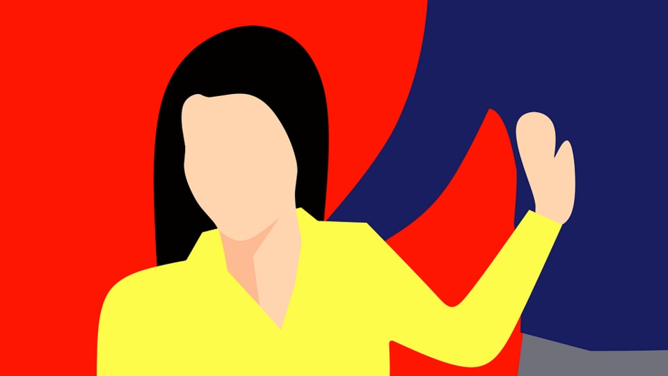 পুনে ধর্ষণকাণ্ডে নয়া মোড়। সেই ধৃতকে ছেড়ে দিয়েছে পুলিশ। জানা গিয়েছে, অভিযুক্তকে আগে থেকেই চিনতেন ওই মহিলা। অভিযোগকারী পুলিশকে জানিয়েছে যে সে পুলিশকে ভুয়ো তথ্য প্রদান করেছিল। এদিকে ধর্ষণের পর যে 'সেলফি' তোলার দাবি করা হয়েছিল, সেটাও ভুয়ো। সেই ছবিটি মেয়েটির। পরে এডিট করে অভিযুক্তের মুখ সেখানে বসানো হয়েছিল। 