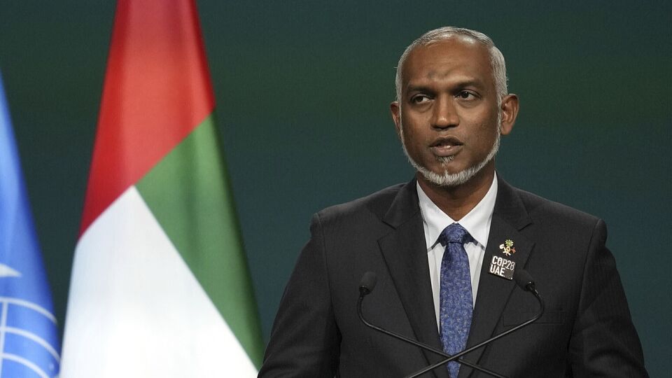 উল্লেখ্য, মলদ্বীপে ভারতের ভূমিকা নিয়ে বছরের পর বছর ধরে বিরোধিতা করে এসেছিলেন মলদ্বীপের বর্তমান প্রেসিডেন্ট মহম্মদ মুইজ্জু। তাঁর অভিযোগ ছিল, ভারত তাদের সার্বভৌমত্বে হস্তক্ষেপ করছে। এই ইস্যুকে হাতিয়ার করেই ভোটে লড়েছিলেন তিনি। তবে রাষ্ট্রপতি হওয়ার পর গত ৩ মে প্রথমবার মুইজ্জু মেনে নিয়েছিলেন, ভারতের সঙ্গে দ্বিপাক্ষিক চুক্তি নিয়ে 'কোনও গুরুতর উদ্বেগ নেই'। 