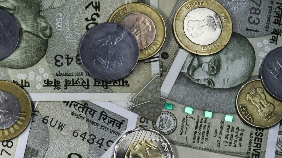 মোহন যাদব জানান, মহিলাদের জন্য ২৭,১৪৭ কোটি টাকার বিশেষ বাজেট রাখা হয়েছে, যার মধ্যে লাডলি বেহনা প্রকল্পের জন্য ১৮,৬৯৯ কোটি টাকা রয়েছে। এই আবহে মোহন যাদব বলেন, 'লাডলি বেহনা যোজনার সুবিধাভোগীরা রাখি বন্ধনে ১,২৫০ টাকা এবং অতিরিক্ত ২৫০ টাকা পাবেন।' মোহন যাদব আরও বলেন, লাডলি লক্ষ্মী যোজনায় ৫১ লক্ষ মেয়ে উপকৃত হয়েছেন। তাঁরা মোট ৬৭২ কোটি টাকা সহায়তা পেয়েছেন। 