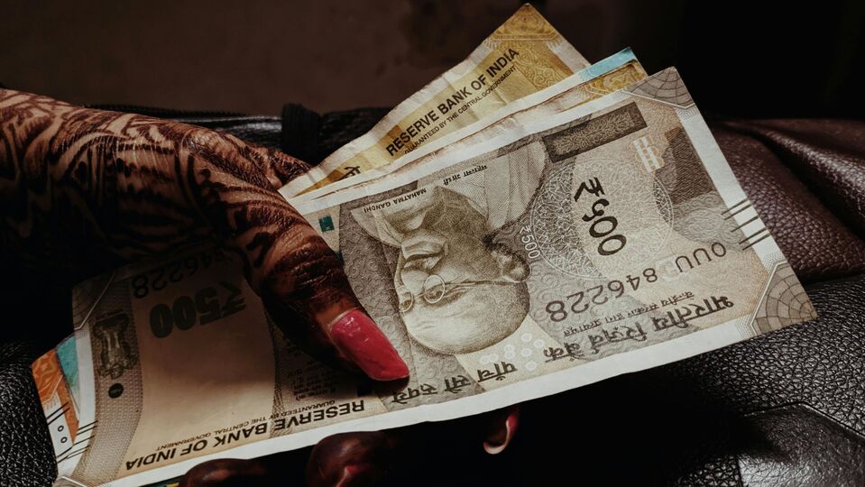 মধ্যপ্রদেশ সরকারের অন্যতম জনপ্রিয় প্রকল্প লাডলি বেহনা যোজনার ১.২৭ কোটিরও বেশি মহিলা সুবিধাভোগী দীপাবলির পর থেকে মাসিক ১,৫০০ টাকা সহায়তা পাবেন। বর্তমানে তাঁরা ১,২৫০ টাকা পান। আজ লাডলি বেহেনে ভাতা বৃদ্ধির ঘোষণা করেন মুখ্যমন্ত্র মোহন যাদব। 