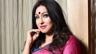 'কীরকম একটা দেখতে লাগে…', নায়িকাদের প্লাস্টিক সার্জারির প্রসঙ্গে ঋতুপর্ণা!