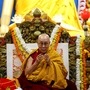 এর আগে দলাই লামা উত্তরসূরি বাছাই ইস্যুতে কেন্দ্রীয় মন্ত্রী কিরেণ রিজিজু স্পষ্ট ভাষায় বলেন, 'যাঁরা দলাই লামার অনুসারী তাঁরা সকলেই জানেন, নির্ধারিত সংগঠনই তাঁর উত্তরসূরি বাছবেন। তিনি এবং সেই ট্রাস্ট ছাড়া অন্য আর কারও এই বিষয়ে সিদ্ধান্ত নেওয়ার অধিকার নেই।' এরপর চিনের বিদেশ মন্ত্রকের মুখপাত্র মাও নিং উলটে ভারতকে উদ্দেশ্য করে বলেন, 'প্রতিটি পদক্ষেপের ক্ষেত্রে সতর্ক থাকা উচিত ভারতের।' দলাই লামার উত্তরসূরি বাছাইয়ের বিষয়টি চিন নিজেদের অভ্যন্তরীণ বিষয় বলে দাবি করে থাকে।  