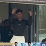 এজবাস্টনে ইংল্যান্ডকে কার্যত ধরাশায়ী করে রানের পাহাড় গড়েছেন শুভমনরা। একা অধিনায়ক শুভমন গিলই প্রথম ইনিংসে ঝকঝকে দ্বিশতরান ও পরের ইনিংসের শতরানের রাজকীয় ইনিংস খেলে বিরাট কোহলির কাছ থেকে ‘স্টার বয়’ তকমা পেয়ে গিয়েছেন! এদিকে, এই সবের মধ্যেই বিতর্কে গিলের পোশাক। এজবাস্টনে শনিবার ভারতের দ্বিতীয় ইনিংসের ব্যাটিং শেষে ‘ইনিংস ডিক্লেয়ার’ করার সময় শুভমন গিল যে পোশাক পরে তা করেছেন, সেই পোশাক বিতর্কের কেন্দ্রে।