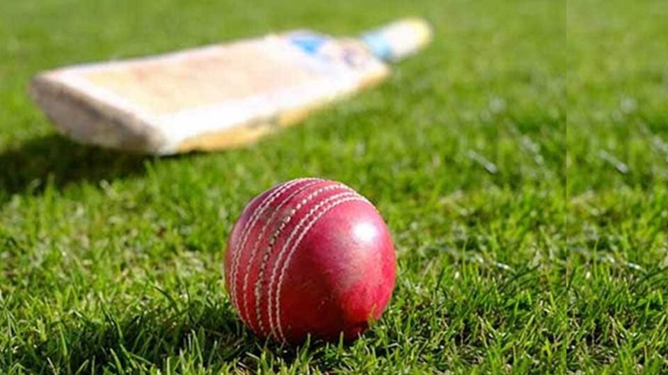 বিসিসিআই-এর অ্যাডিডাস অংশীদারিত্ব শুরু হয় ২০২৩ সালের জুন মাসে, যখন ভারতীয় দল তাদের নতুন অ্যাডিডাস কিট বিশ্ব টেস্ট চ্যাম্পিয়নশিপ ফাইনালের সময় আত্মপ্রকাশ করে। জানা গিয়েছে, প্রতি ম্যাচে এই চুক্তির মূল্য ৭৫ লক্ষ টাকা, যার মোট মূল্য আনুমানিক ২৫০ থেকে ৩০০ কোটি টাকার মধ্যে। 