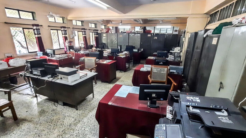 পশ্চিমবঙ্গে আর্থিক ভাবে অনগ্রসর শ্রেণি কল্যাণ বিভাগের অফিশিয়াল ওয়েবসাইটে (castcertificatewb.gov.in/application_ews) গিয়ে অনলাইনেই আবেদন করা যাবে। ওয়েবসাইটে আবেদনের জন্য প্রয়োজনীয় নির্দেশিকা, আয়ের সীমা, এবং প্রয়োজনীয় নথি সংক্রান্ত সমস্ত তথ্য স্পষ্টভাবে দেওয়া রয়েছে।