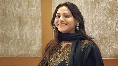 সেই কেরল সফরের সময় জ্যোতি মালহোত্রার ভ্রমণ, থাকা-খাওয়া এবং বাকি যাবতীয় খরচ সম্পূর্ণভাবে বহন করেছিল কেরলের পর্যটন বিভাগ। ভ্রমণ গন্তব্য হিসাবে কেরলকে ডিজিটাল মাধ্যমে তুলে ধরতে বেশ কয়েকজন ইনফ্লুয়েন্সারের সঙ্গে হাত মিলিয়েছিল কেরলের পর্যটন বিভাগ। সেই মতো জ্যোতিকেও রাজ্যে ডেকেছিল কেরল সরকার। (HT_PRINT) সেই কেরল সফরের সময় জ্যোতি মালহোত্রার ভ্রমণ, থাকা-খাওয়া এবং বাকি যাবতীয় খরচ সম্পূর্ণভাবে বহন করেছিল কেরলের পর্যটন বিভাগ। ভ্রমণ গন্তব্য হিসাবে কেরলকে ডিজিটাল মাধ্যমে তুলে ধরতে বেশ কয়েকজন ইনফ্লুয়েন্সারের সঙ্গে হাত মিলিয়েছিল কেরলের পর্যটন বিভাগ। সেই মতো জ্যোতিকেও রাজ্যে ডেকেছিল কেরল সরকার। (HT_PRINT)