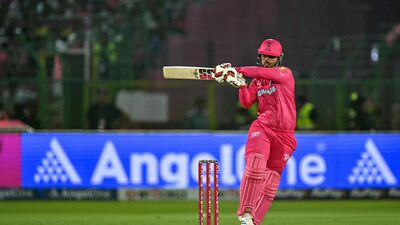 তাছাড়াও ৩৪ লাখ টাকায় কলকাতা নাইট রাইডার্সের (কেকেআর) প্রাক্তন অধিনায়ক নীতীশ রানাকে ৩৪ লাখ টাকায় দলে নিয়েছে ওয়েস্ট দিল্লি লায়ন্স। প্রিন্স যাদবকে নিয়ে ৩৩ লাখ টাকা খরচ করতে হয়েছে নয়াদিল্লি টাইগার্সকে। গতবার নজর কেড়ে নেওয়া মায়াঙ্ক রাওয়াতকে 'রাইট টু ম্যাচ' কার্ড ব্যবহার করে নিজেদের দলে রেখে দিয়েছে ইস্ট দিল্লি রাইডার্স। ২৬ লাখ টাকায় তাঁকে দলে নিয়েছে। (ফাইল ছবি, সৌজন্যে এএফপি) তাছাড়াও ৩৪ লাখ টাকায় কলকাতা নাইট রাইডার্সের (কেকেআর) প্রাক্তন অধিনায়ক নীতীশ রানাকে ৩৪ লাখ টাকায় দলে নিয়েছে ওয়েস্ট দিল্লি লায়ন্স। প্রিন্স যাদবকে নিয়ে ৩৩ লাখ টাকা খরচ করতে হয়েছে নয়াদিল্লি টাইগার্সকে। গতবার নজর কেড়ে নেওয়া মায়াঙ্ক রাওয়াতকে 'রাইট টু ম্যাচ' কার্ড ব্যবহার করে নিজেদের দলে রেখে দিয়েছে ইস্ট দিল্লি রাইডার্স। ২৬ লাখ টাকায় তাঁকে দলে নিয়েছে। (ফাইল ছবি, সৌজন্যে এএফপি)