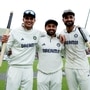 এজবাস্টন টেস্টে ইংল্যান্ডকে হারিয়ে বিশ্ব টেস্ট চ্যাম্পিয়নশিপ টেবিলের তৃতীয় স্থানে উঠে এল ভারত। আপাতত ২ ম্যাচে শুভমন গিলদের সংগ্রহে রয়েছে ১২ পয়েন্ট। সুতরাং, টিম ইন্ডিয়ার পয়েন্ট সংগ্রহের শতকরা হার ৫০। উল্লেখ্য, ওয়ার্ল্ড টেস্ট চ্যাম্পিয়নশিপের ক্রমতালিকা নির্ধারিত হয় সংগৃহীত পয়েন্টের নিরিখে নয়, বরং পয়েন্ট সংগ্রহের শতকরা হার অনুযায়ী। ছবি- বিসিসিআই।