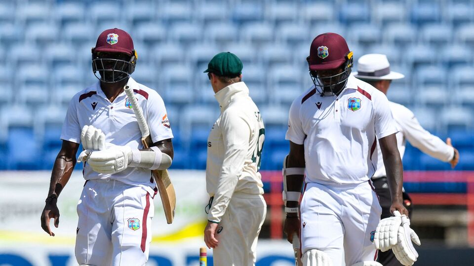 ওয়েস্ট ইন্ডিজ নতুন টেস্ট চ্যাম্পিয়নশিপ চক্রে ২টি ম্যাচ খেলে দু'টিতেই হেরেছে। সুতরাং, তারা এখনও কোনও পয়েন্ট সংগ্রহ করতে পারেনি। ক্যারিবিয়ান দল রয়েছে টেস্ট চ্যাম্পিয়নশিপ টেবিলের ছয় নম্বরে। নিউজিল্যান্ড, পাকিস্তান ও দক্ষিণ আফ্রিকা এখনও নতুন টেস্ট চ্যাম্পিয়নশিপ চক্রে অভিযান শুরু করেনি। ছবি- এএফপি।