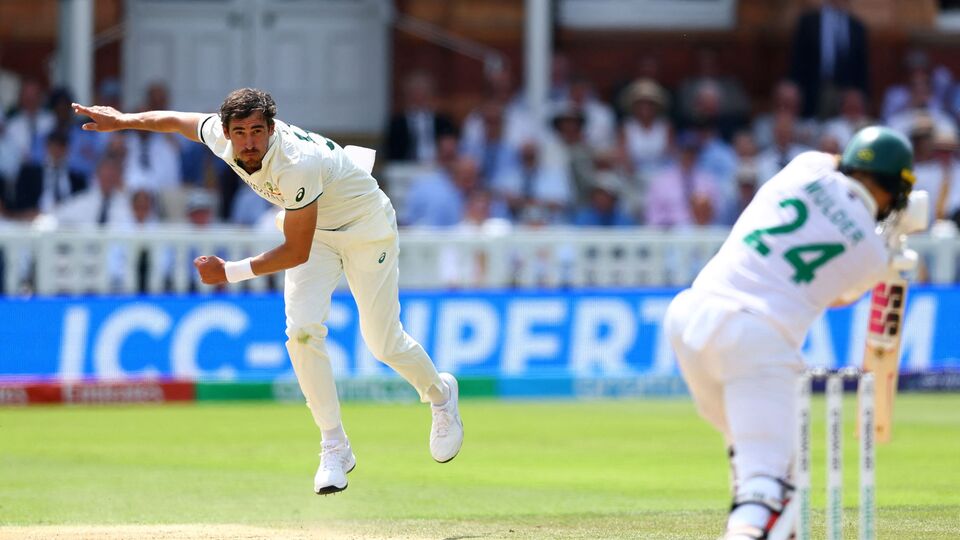 ইতিহাসে দ্রুততম ৩৫০ রান করারও নজির গড়েছেন মাল্ডার। ৩২৪ বলে ৩৫০ রান পূরণ করেন তিনি। দ্বিতীয় স্থানে আছেন ম্যাথু হেডেন। জিম্বাবোয়ের বিরুদ্ধে ২০০৩ সালে ৪০২ বলে ৩৫০ রান করেছিলেন অস্ট্রেলিয়ার প্রাক্তন তারকা। লারা একবার ৩৫০ রান করেছিলেন ৪৯৪ বলে। আর একবার ৩৫০ রান করতে ৫১০ বল লেগেছিল। জয়বর্ধনে ৫৭৪ বলে ৩৫০ রান করেছিলেন। (ফাইল ছবি, সৌজন্যে রয়টার্স)