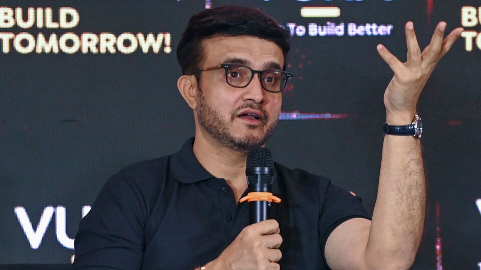 বড় হওয়ার সময়, সৌরভ বাবা চণ্ডীদাস গঙ্গোপাধ্যায় তাঁর ছেলের দক্ষতা বাড়াতে বাড়িতে একটি জিম তৈরি করেছিলেন।(PTI)