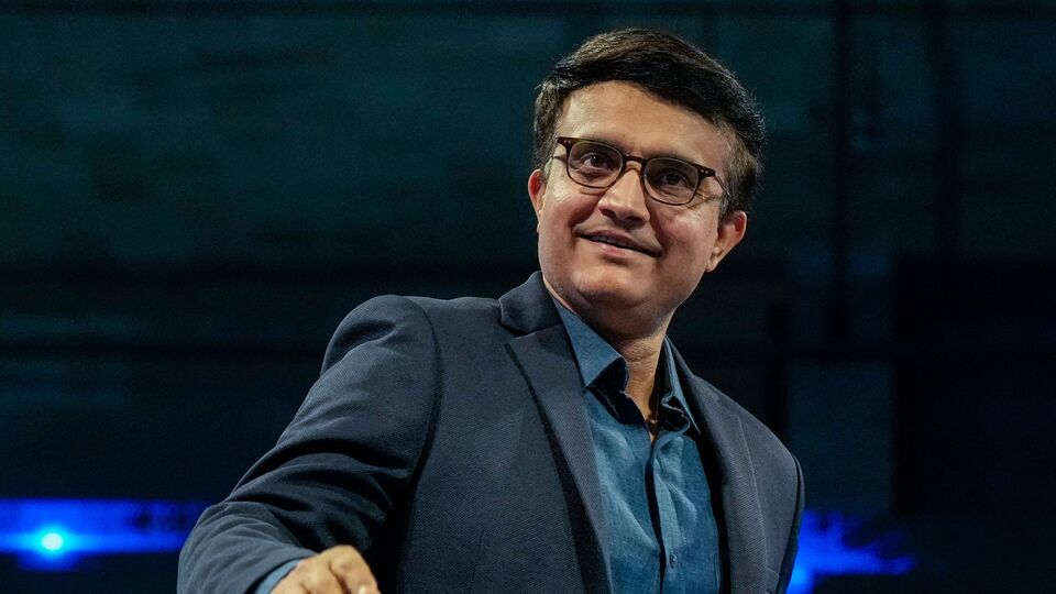 সৌরভ তার ছোটবেলায় বাবা-মায়ের কাছ থেকে 