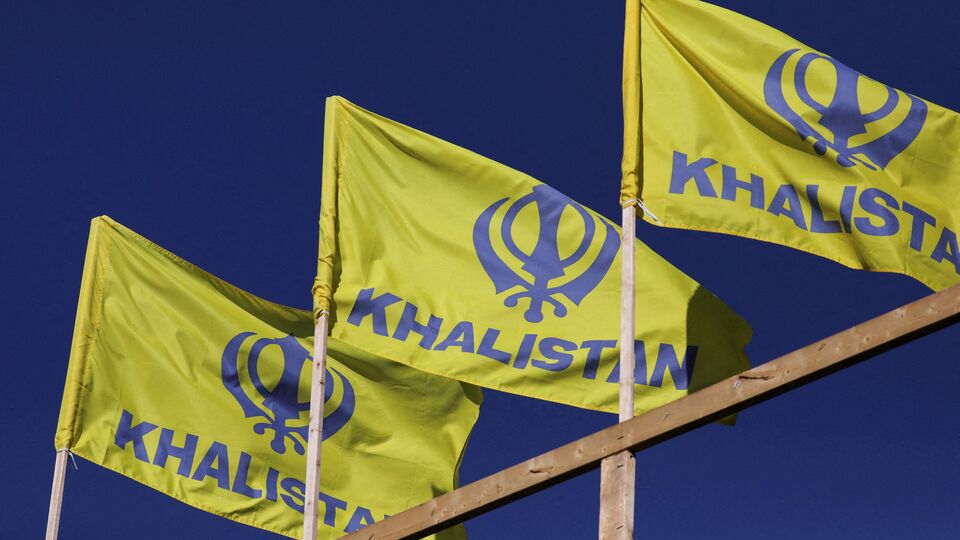 হরপ্রীত সিংয়ের অপরাধমূলক কর্মজীবন জগ্গু ভগবানপুরিয়া গ্যাং দিয়ে শুরু হয়েছিল, তবে পরে তিনি পাকিস্তান-ভিত্তিক সন্ত্রাসী হরবিন্দর সিং সান্ধু ওরফে রিন্ডার সঙ্গে হাত মেলায়। এই সময়ে, বব্বর খালসা একটি গুরুত্বপূর্ণ অপারেটর হিসাবে বিবেচিত হয়। তারা একসাথে পঞ্জাবে মদ মাফিয়া, ব্যবসায়ী এবং হিন্দু নেতাদের নিশানা করে চাঁদাবাজির একটি সন্ত্রাসী নেটওয়ার্ক স্থাপন করেছিল। নেটওয়ার্কটি অগ্নিসংযোগ, গুলি এবং ভয় দেখিয়ে অর্থ সংগ্রহ করত। 