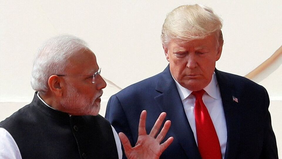 এদিকে ট্রাম্প বারবার বলে আসছেন ভারতের সঙ্গে শীঘ্রই বাণিজ্য চুক্তি হবে। তবে ভারত কোনও তাড়াহুড়োতে যেতে চাইছে না। এই বিষয়ে বাণিজ্যমন্ত্রী পীযূষ গোয়েল দাবি করেছেন, কোনও সময়সীমা নয়, ভারত শুধুমাত্র নিজের স্বার্থ দেখে তারপর চুক্তি করবে। এই আবহে ট্রাম্পের সেই ১২ দেশের তালিকায় ভারত আছে কি না, তা নিয়ে জল্পনা তৈরি হয়েছে। 