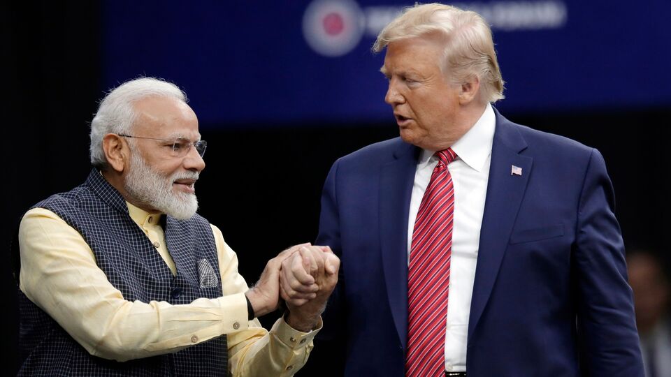 এদিকে ব্রিকস শীর্ষ সম্মেলন শেষ হতে না হতেই ট্রাম্প বললেন, ব্রিকস নীতির সঙ্গে যুক্ত দেশগুলো 'আমেরিকাবিরোধী' হলে তাদের ওপর বাড়তি শুল্ক আরোপ করা হবে। ব্রিকস ২০২৫ সম্মেলনে ইরানের ওপর যুক্তরাষ্ট্র ও ইজরায়েলের সামরিক হামলার নিন্দা জানানো হয়েছে। এছাড়া মার্কিন যুক্তরাষ্ট্রের নাম না নিয়েই একতরফা শুল্ক চাপানোর বিষয় নিয়েও নিন্দা জানানো হয়েছে। এই আবহে মার্কিন রাষ্ট্রপতি ঘোষণা করেন, ব্রিকসের নীতি অনুসরণ করা দেশগুলির ওপর অতিরিক্ত ১০ শতাংশ শুল্ক আরোপ করা হবে। 