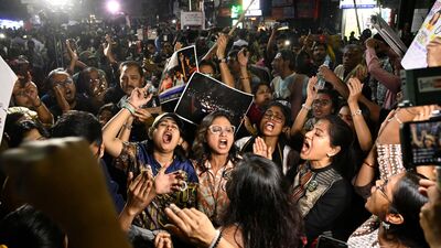 সেইসঙ্গে আরজি করের নির্যাতিতার বাবা-মা যে সওয়াল করেন, সেটার যুক্তি দেখিয়েই ঘটনাস্থল পরিদর্শনের আর্জি খারিজের সওয়াল করেছে রাজ্য সরকার। রাজ্যের আইনজীবীর যুক্তি, সিবিআইয়ের তদন্তে গলদ আছে বলে অভিযোগ তুলেছে চিকিৎসক পড়ুয়ার পরিবার। সেই পরিস্থিতিতে পুনরায় তদন্তেরও সম্ভাবনা আছে। তাই ঘটনাস্থল পরিদর্শনের আর্জি খারিজের আবেদন জানায় রাজ্য সরকার। (ছবিটি প্রতীকী, সৌজন্যে সমীর জানা/হিন্দুস্তান টাইমস) সেইসঙ্গে আরজি করের নির্যাতিতার বাবা-মা যে সওয়াল করেন, সেটার যুক্তি দেখিয়েই ঘটনাস্থল পরিদর্শনের আর্জি খারিজের সওয়াল করেছে রাজ্য সরকার। রাজ্যের আইনজীবীর যুক্তি, সিবিআইয়ের তদন্তে গলদ আছে বলে অভিযোগ তুলেছে চিকিৎসক পড়ুয়ার পরিবার। সেই পরিস্থিতিতে পুনরায় তদন্তেরও সম্ভাবনা আছে। তাই ঘটনাস্থল পরিদর্শনের আর্জি খারিজের আবেদন জানায় রাজ্য সরকার। (ছবিটি প্রতীকী, সৌজন্যে সমীর জানা/হিন্দুস্তান টাইমস)