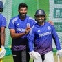সেই রেশ ধরেই তৃতীয় টেস্টের আগে ভারতের ব্যাটিং কোচ বলেন, ‘দুটি ম্যাচেই আমরা ব্যাটিং ভালো করেছি। আমার মনে হয়, আমাদের খেলোয়াড়দের দক্ষতা এত বেশি যে ওরা যদি রানের জন্য নাও খেলে, তাহলেও ওভারপিছু চার রান করছে। আগ্রাসী ব্যাটিং তাহলে আর কাকে বলে? ৯০ ওভারে যখন আমরা ৩৬০ রান করছি, তখন সেটা আগ্রাসী ব্যাটিংই।’ (ছবি সৌজন্যে পিটিআই)