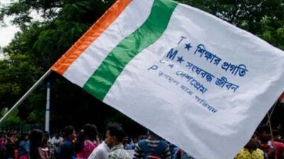 সৌভিকের যৌন হেনস্থার উদাহরণ তুলে ধরে এক পড়ুয়া সম্প্রতি এক বাংলা খবরের চ্যানেলকে বলেন, 'রাত ৮টার পর সবাই যখন বেরিয়ে যেত, তখন ইউনিয়ন রুমে থাকতে বলা হত। আমি আর আমার কয়েকজন বন্ধুকে বলছিল, প্যান্ট খুলতে। আমাদের যৌনাঙ্গ দেখত, ভিডিয়ো করাত, ছ্যাঁকা দেওয়া হত, প্যান্টে জল ফেলে দেওয়া হত। প্রতিবছর কোনও না কোনও ছেলেকে ধরে এই সব করত। আমরা এটা নিয়ে তৃণাঙ্কুর ভট্টাচার্যকে জানিয়ে ছিলাম। কয়েকজন দাদার সাহায্যে জানাই।' সৌভিকের যৌন হেনস্থার উদাহরণ তুলে ধরে এক পড়ুয়া সম্প্রতি এক বাংলা খবরের চ্যানেলকে বলেন, 'রাত ৮টার পর সবাই যখন বেরিয়ে যেত, তখন ইউনিয়ন রুমে থাকতে বলা হত। আমি আর আমার কয়েকজন বন্ধুকে বলছিল, প্যান্ট খুলতে। আমাদের যৌনাঙ্গ দেখত, ভিডিয়ো করাত, ছ্যাঁকা দেওয়া হত, প্যান্টে জল ফেলে দেওয়া হত। প্রতিবছর কোনও না কোনও ছেলেকে ধরে এই সব করত। আমরা এটা নিয়ে তৃণাঙ্কুর ভট্টাচার্যকে জানিয়ে ছিলাম। কয়েকজন দাদার সাহায্যে জানাই।'